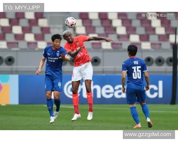 直播恒大对阵武汉精彩赛事全程回顾与分析，球迷热情高涨不容错过